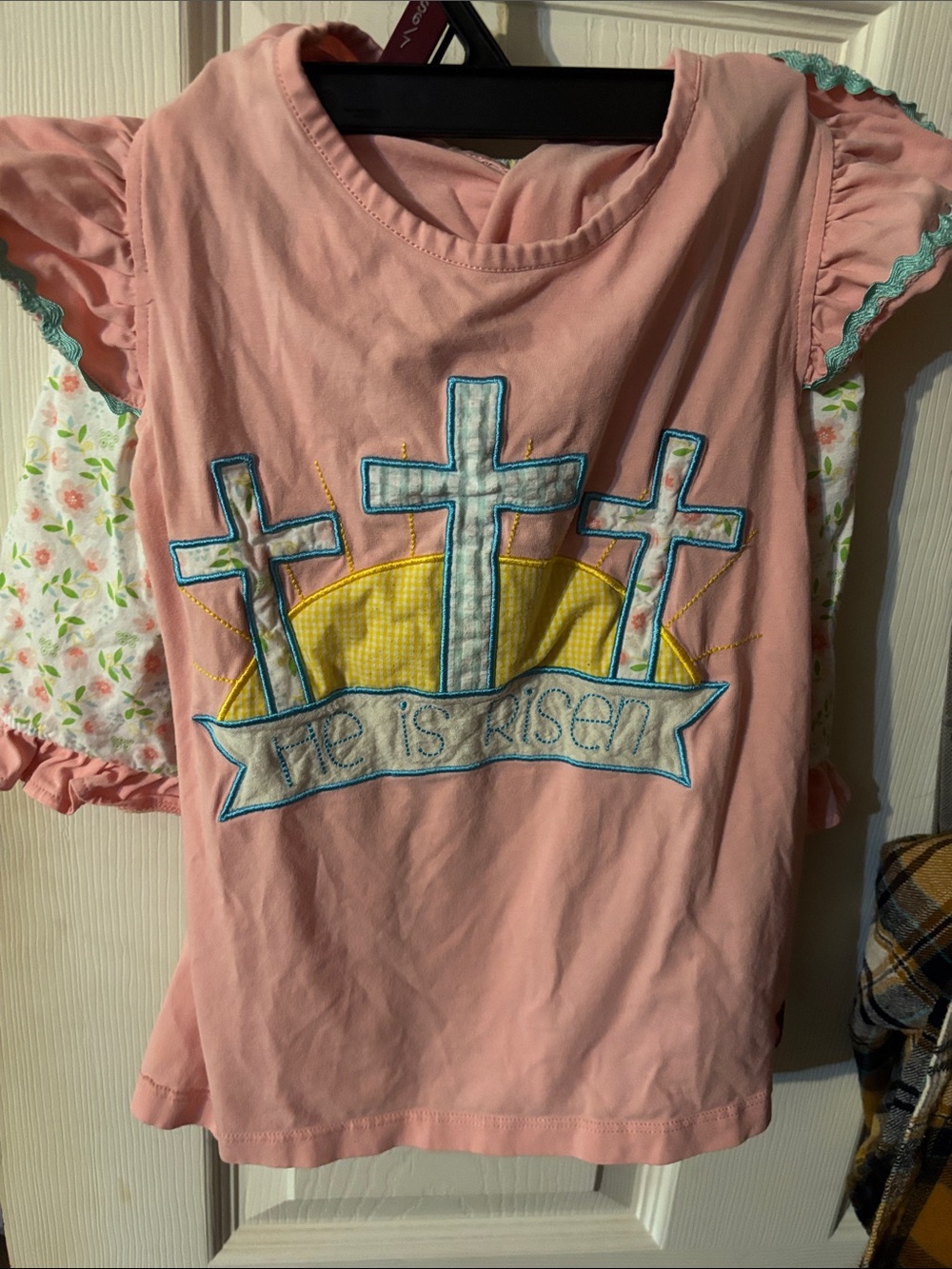 Girls Pink Short-Sleeve 'He Is Risen' Embroidered Tee